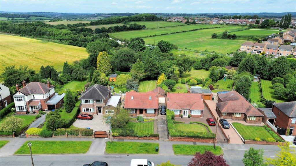3 bedroom detached bungalow for sale in Dovecliffe Road, Wombwell