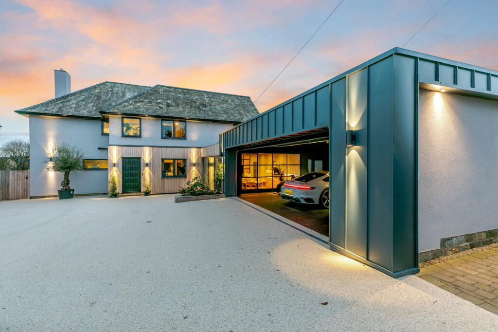 Main image of property: Broomfield Lane, Stocksbridge, Sheffield, S36 2AQ