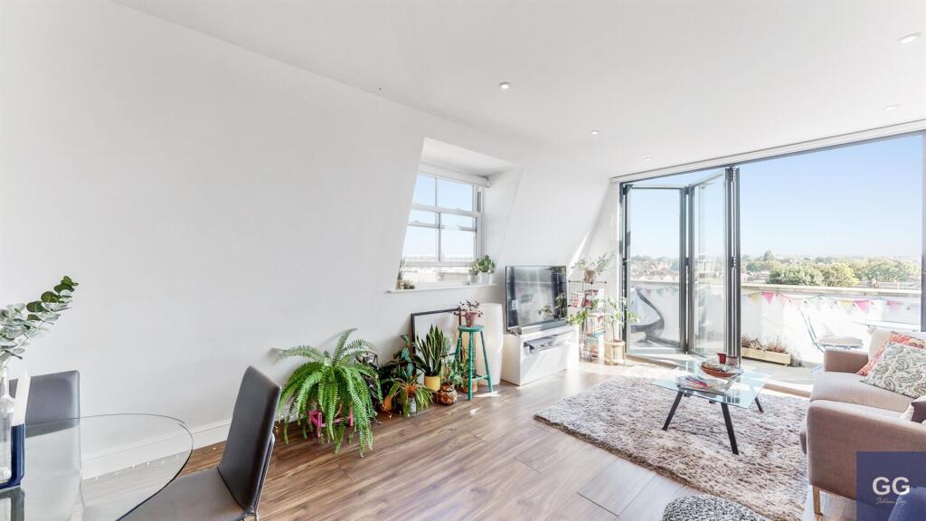 Main image of property: Balham Hill, London, SW12