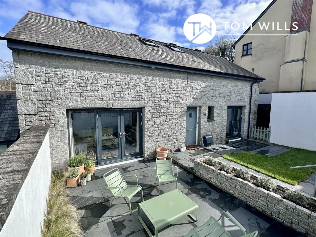 4 bedroom detached house for sale in College Green, Penryn, TR10