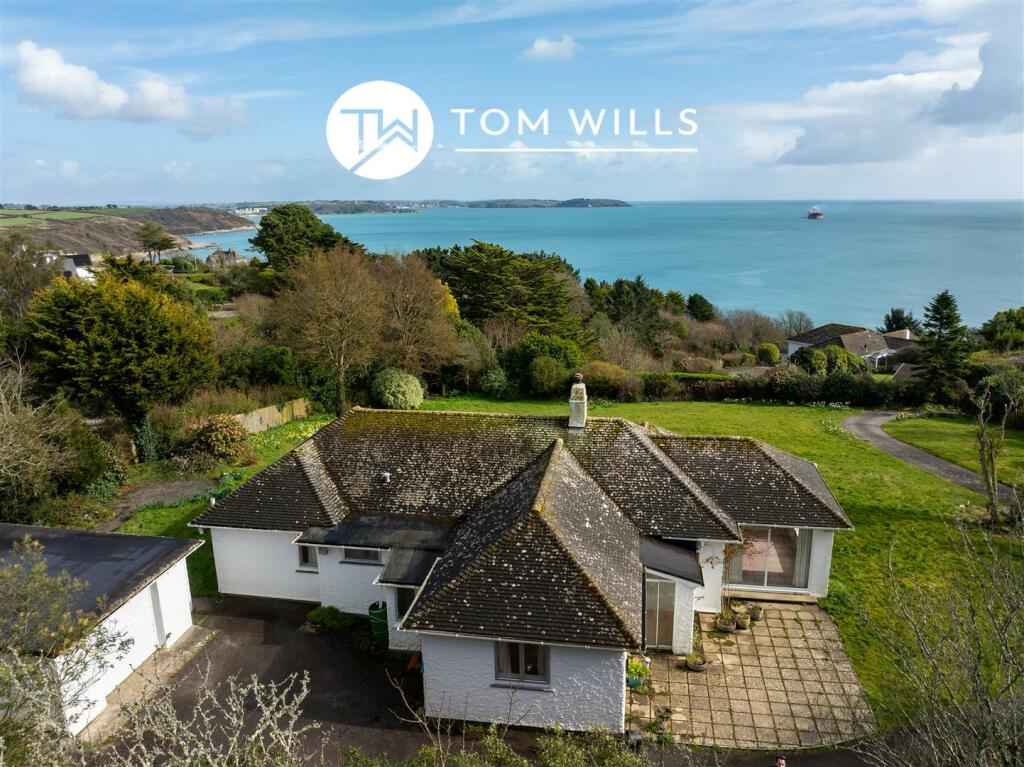3 bedroom detached bungalow for sale in Trelawney Close, Maenporth