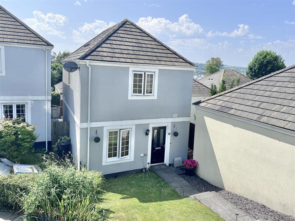Main image of property: Round Ring Gardens, Penryn