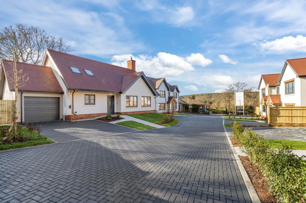 Main image of property: Meadow View, Coolhurst Close, RH13