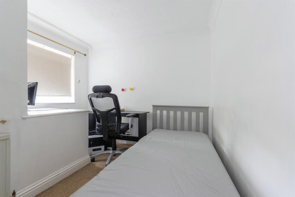 3 bedroom semidetached house for sale in Rookwood Drive, Stevenage, SG2