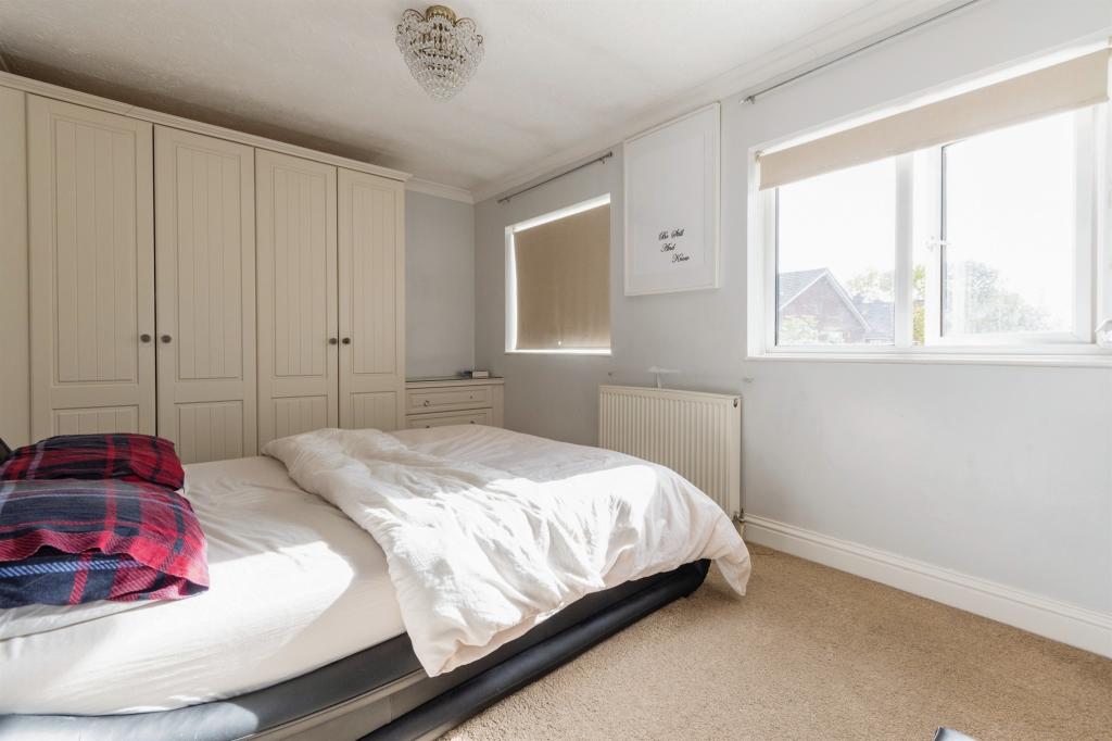3 bedroom semidetached house for sale in Rookwood Drive, Stevenage, SG2