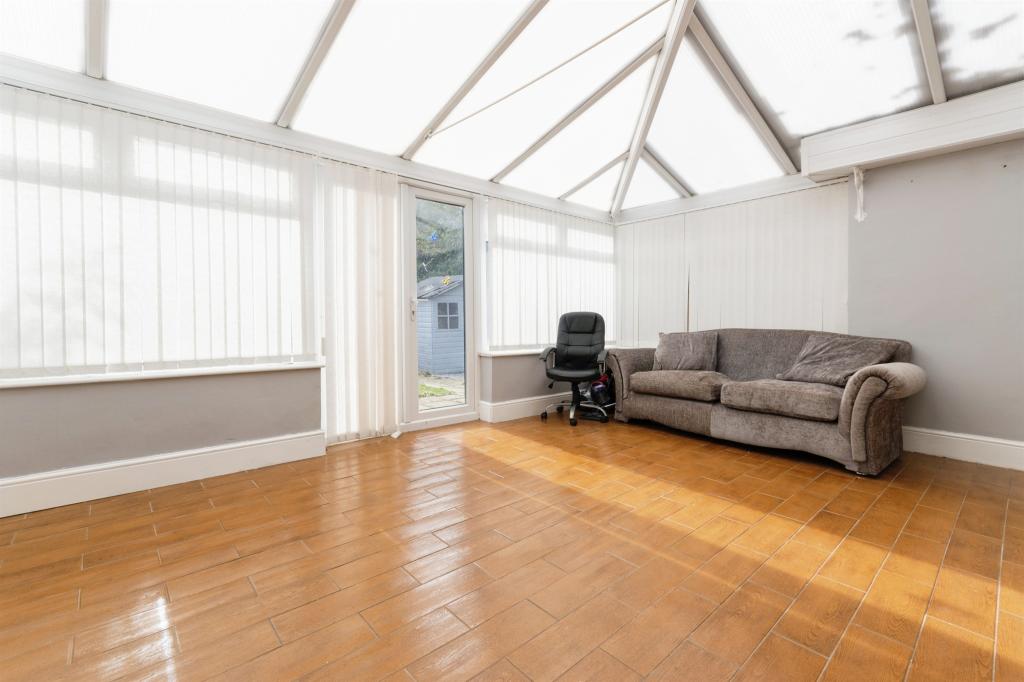 3 bedroom semidetached house for sale in Rookwood Drive, Stevenage, SG2