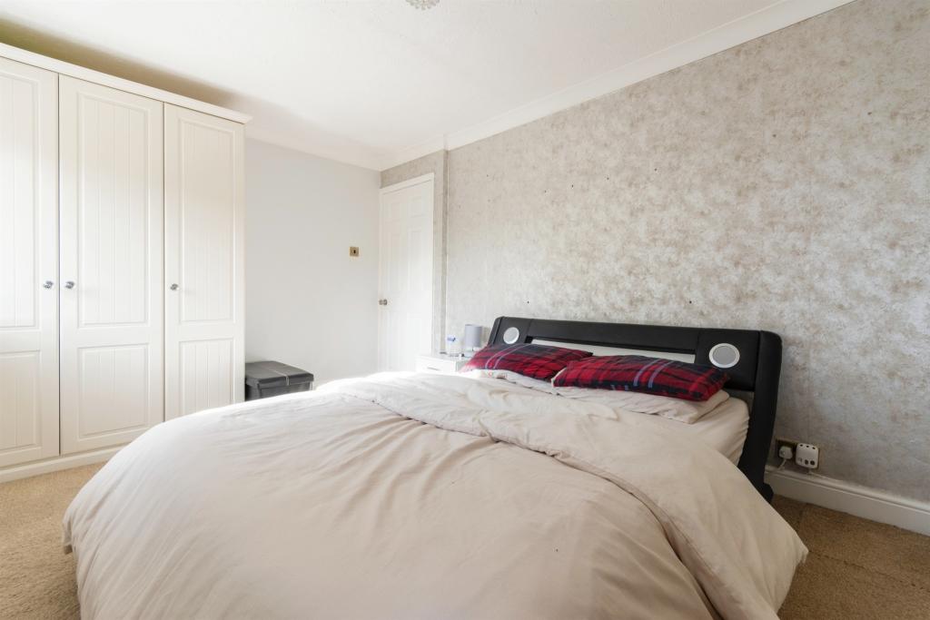 3 bedroom semidetached house for sale in Rookwood Drive, Stevenage, SG2