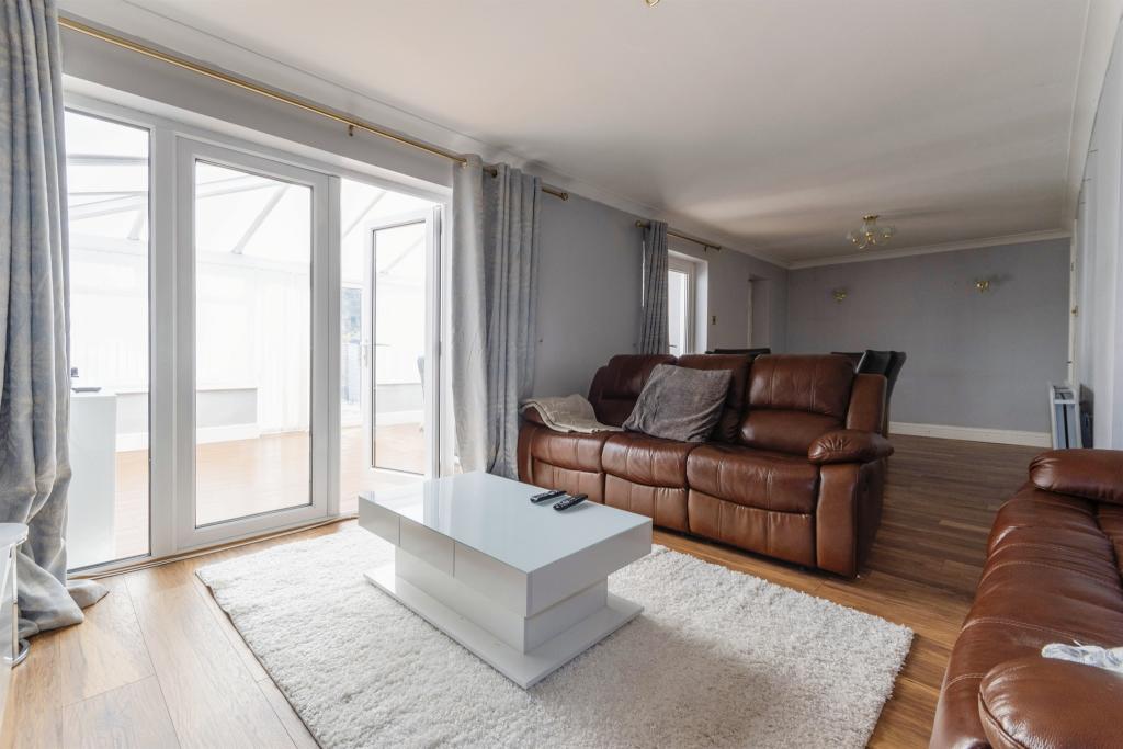 3 bedroom semidetached house for sale in Rookwood Drive, Stevenage, SG2