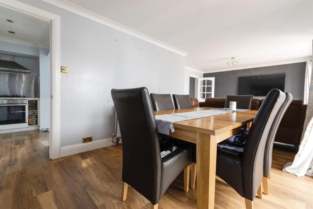 3 bedroom semidetached house for sale in Rookwood Drive, Stevenage, SG2