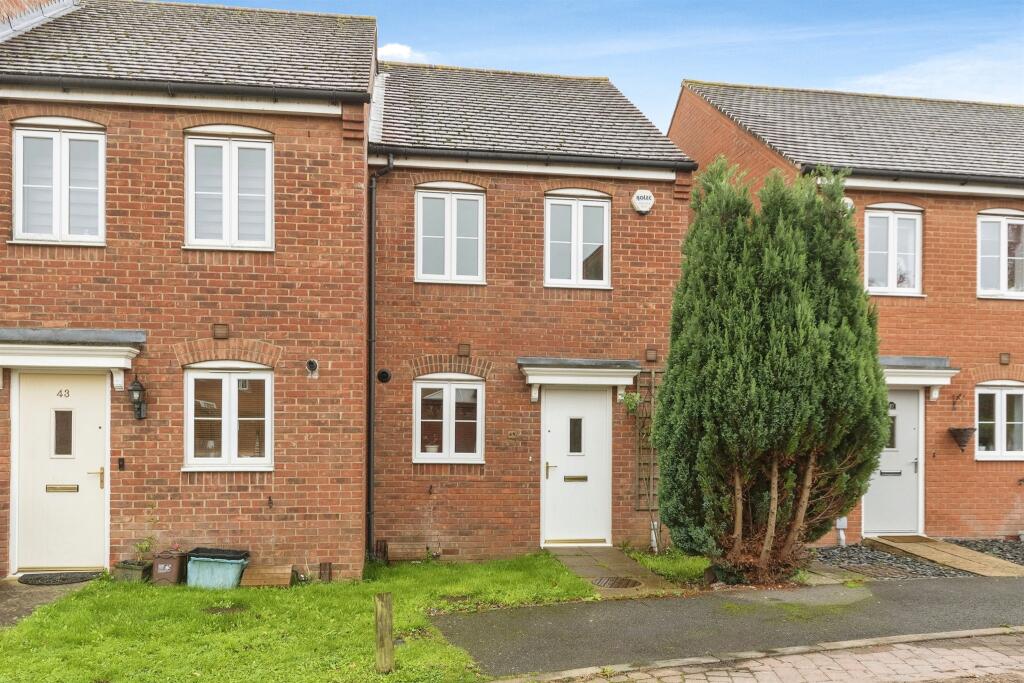 2 bedroom semidetached house for sale in Fairfield Crescent, Stevenage