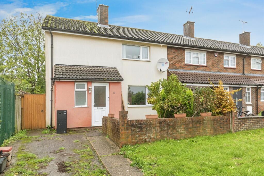 4 bedroom end of terrace house for sale in Barnwell, Stevenage, SG2