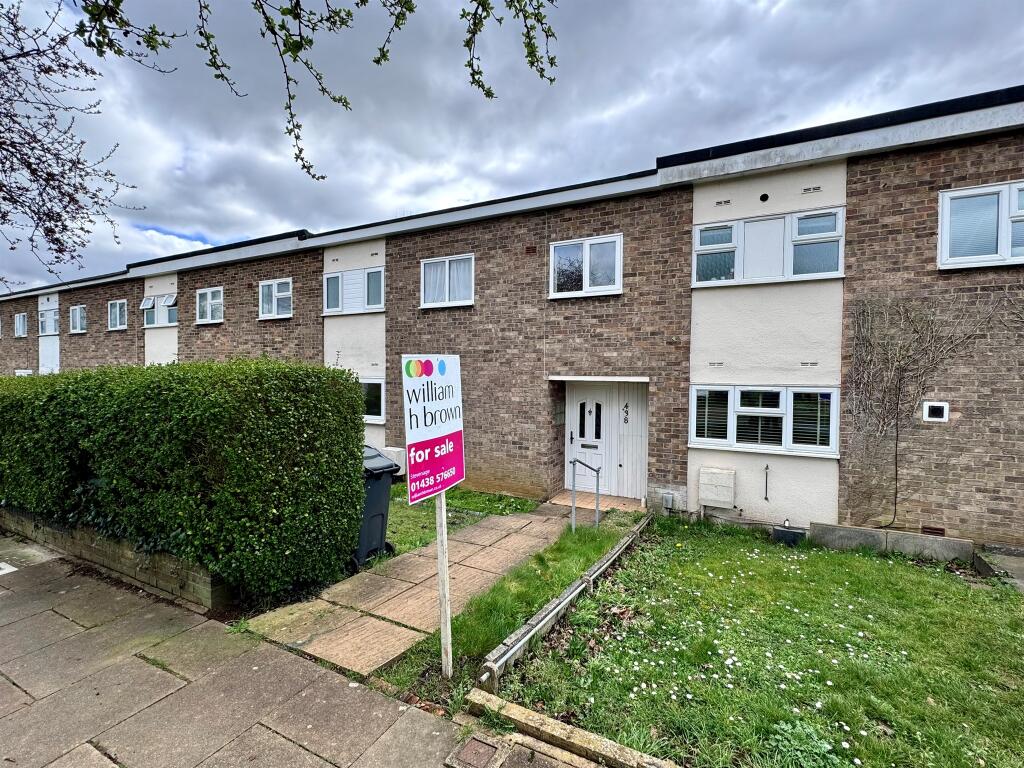 3 bedroom terraced house for sale in Broadwater Crescent, Stevenage, SG2