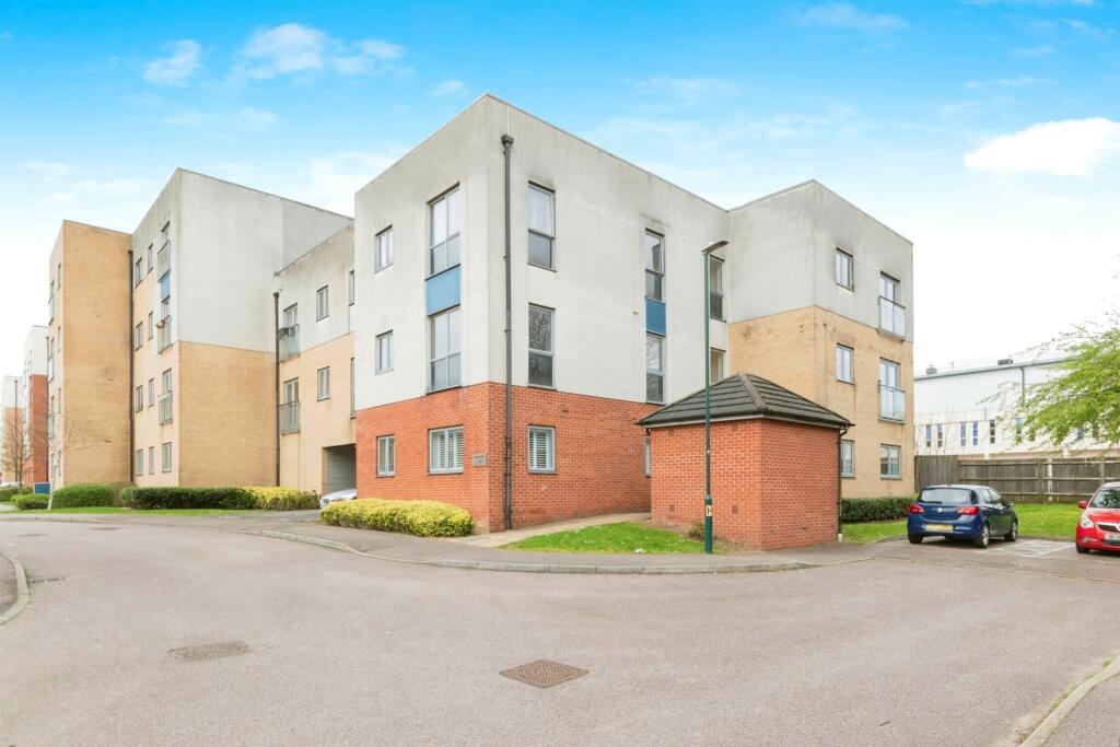 1 bedroom ground floor flat for sale in Admiral Drive, Stevenage, SG1