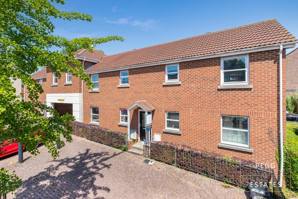 2 bedroom semidetached house for sale in Cricketers Green, Torquay, TQ2