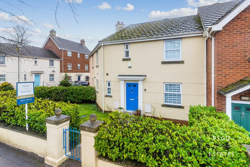 3 bedroom terraced house for sale in Barton Road, Torquay, TQ2