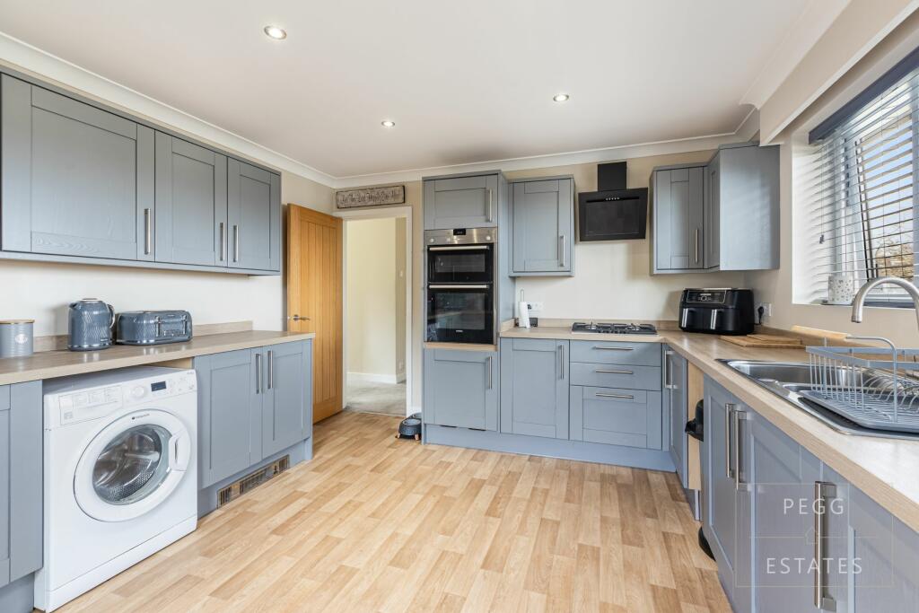 4 bedroom detached house for sale in Nut Bush Lane, Torquay, TQ2