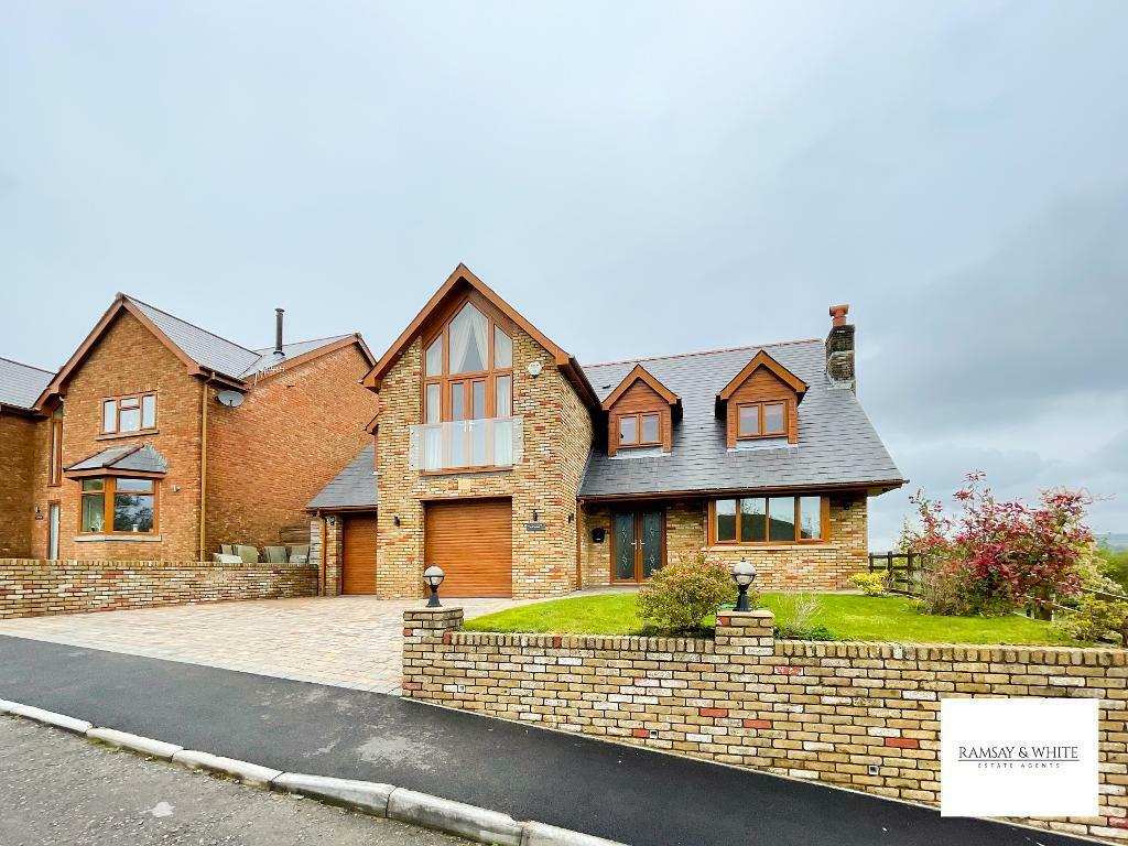 5 bedroom detached house for sale in Mount Pleasant, Heolgerrig