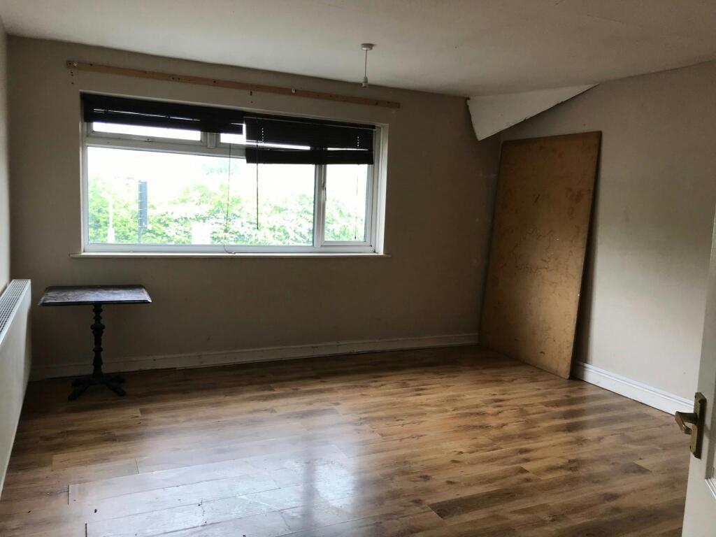 13 Three Lions FF Bedroom.jpg