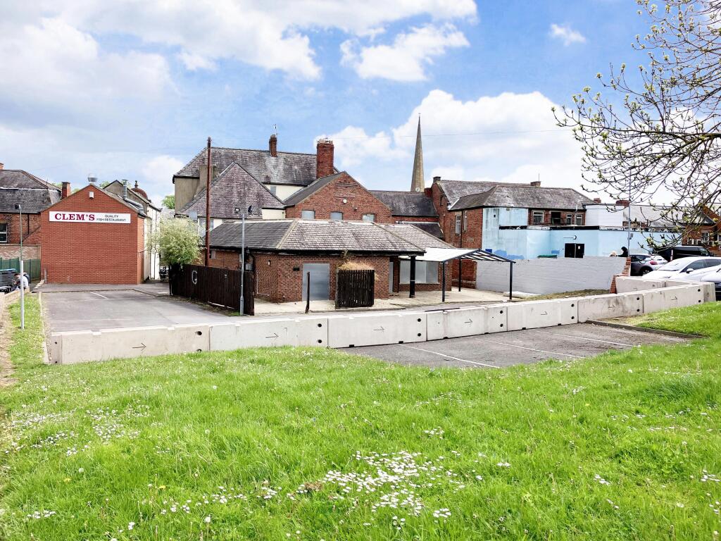 14 Queens Head New Rear.JPG