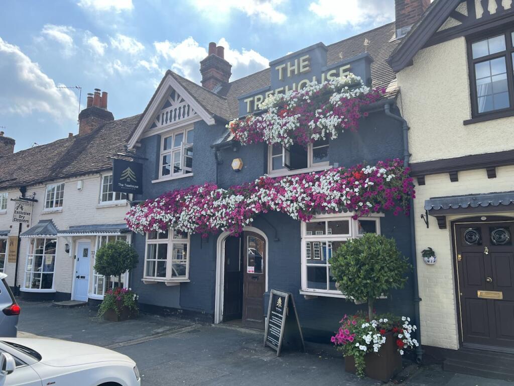 Main image of property: Treehouse, 35 Aylesbury End, Beaconsfield, HP9 1LU