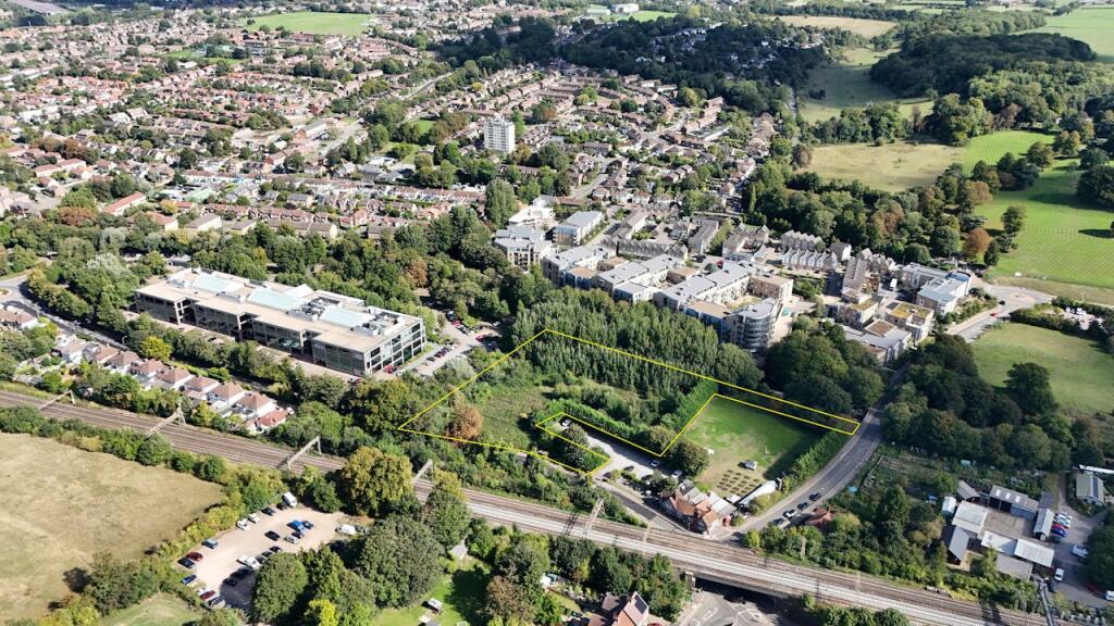 Main image of property: Land On The North Side Of The Red Lion, London Road, Hemel Hempstead, HP3 9TD