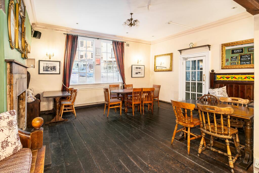 The Swan Hotel 1 Church St BradfordonAvon BA15 1LN17.jpg