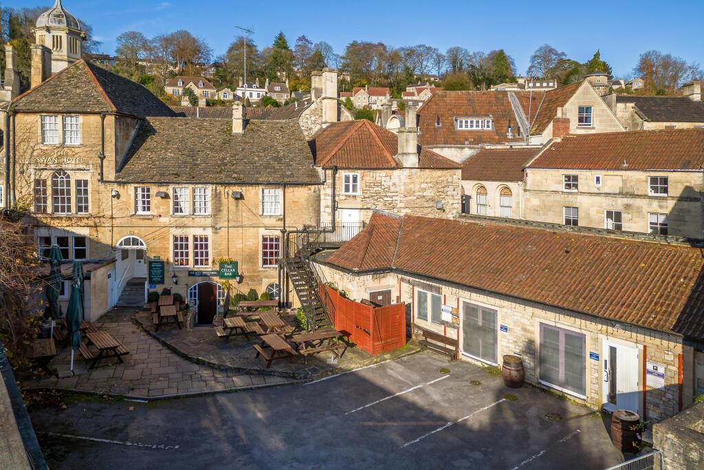 The Swan Hotel 1 Church St BradfordonAvon BA15 1LN3.jpg