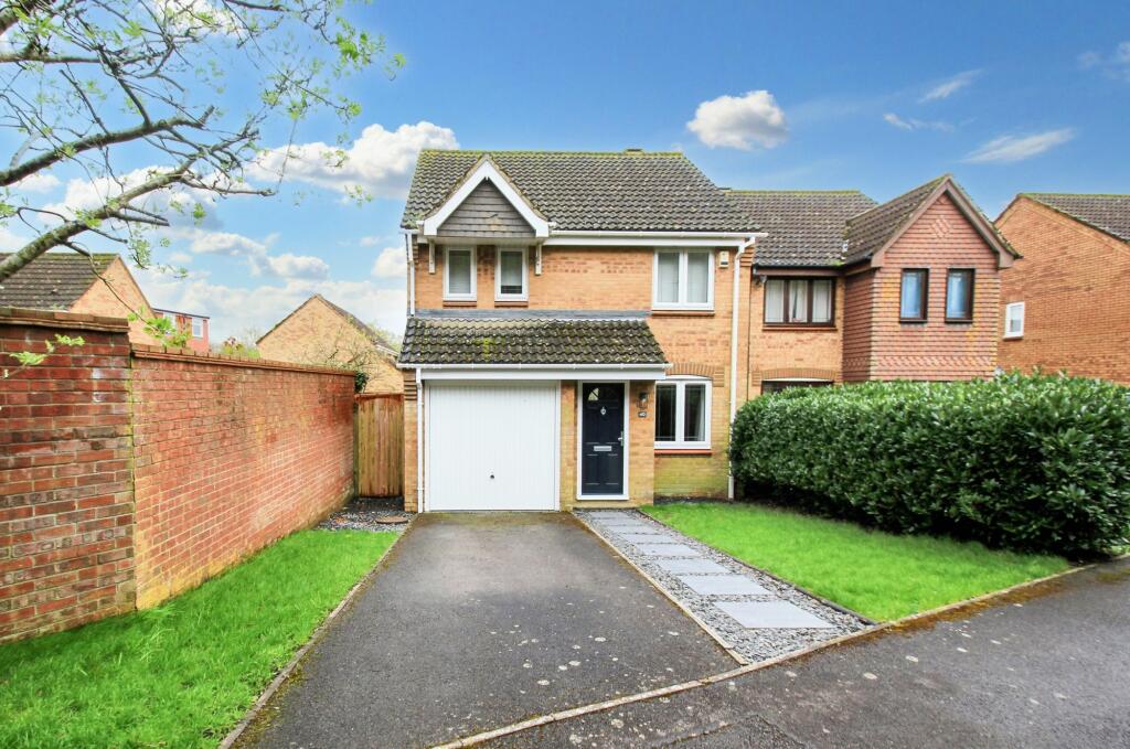 3 bedroom detached house for sale in Mosaic Close, Netley Common, SO19