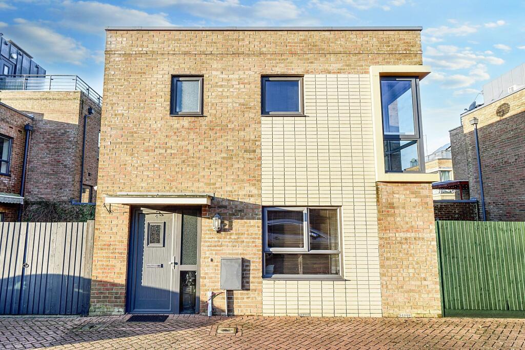 Main image of property: Lone Eagle Close, Thornhill, SO19