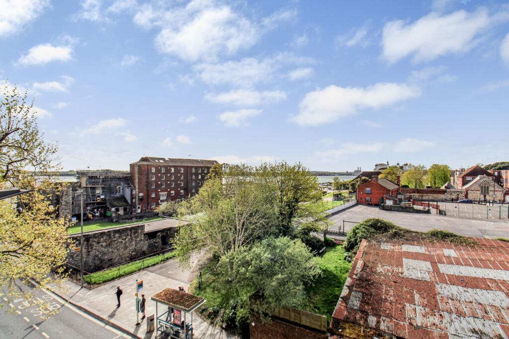 Main image of property: 70 High Street, Southampton, SO14