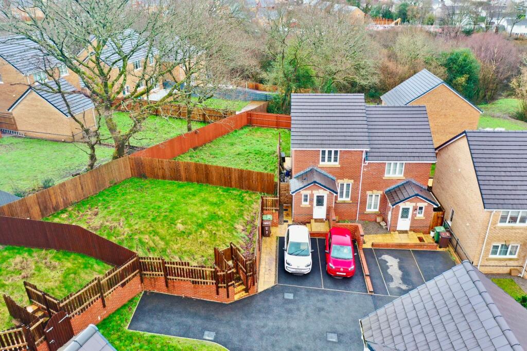 Main image of property: Clos Oakdale, Gellihaf, NP12