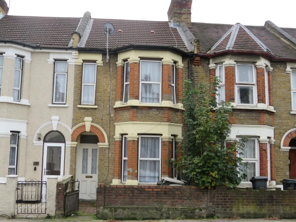 4 bedroom terraced house for sale in Green Lane, Ilford, Essex, IG1