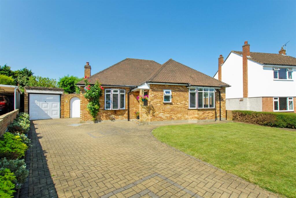 3 bedroom detached bungalow for sale in Chapter Close, Hillingdon, UB10