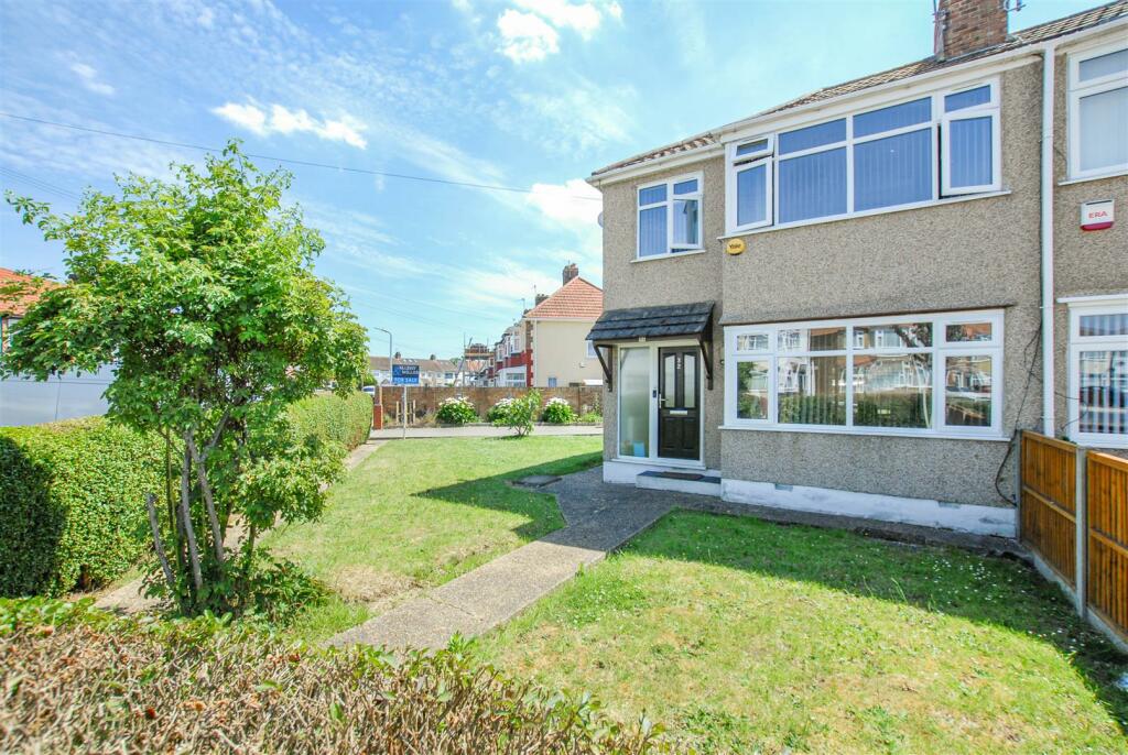 3 bedroom semidetached house for sale in Lynhurst Crescent, Hillingdon