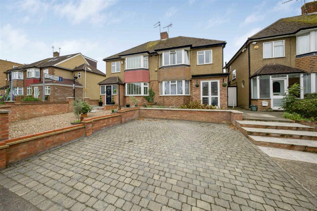 3 bedroom semidetached house for sale in Iver Lane, Uxbridge, UB8