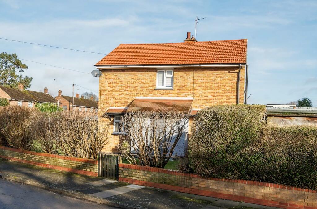 3 bedroom semidetached house for sale in Heather Lane, West Drayton, UB7