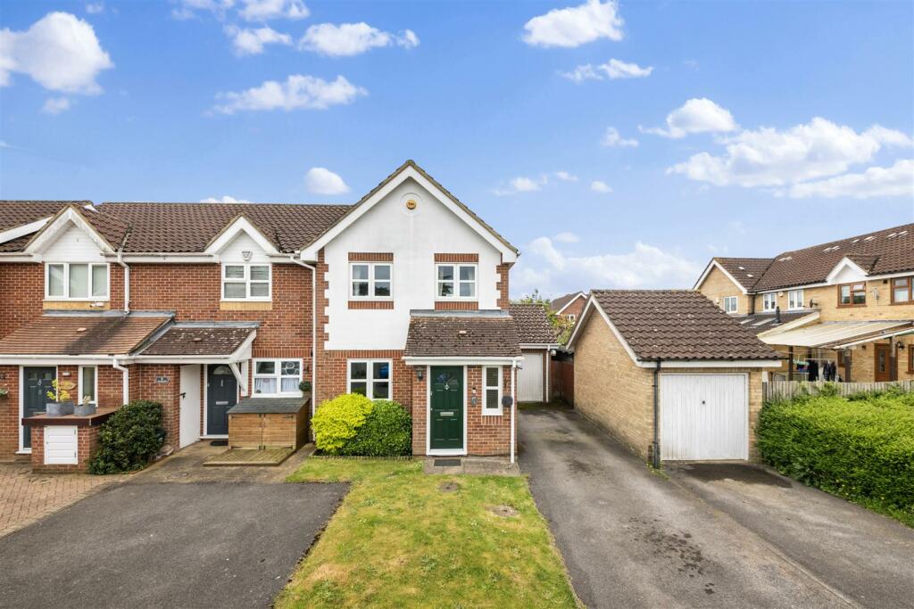 3 bedroom end of terrace house for sale in Dexter Road, Harefield, UB9