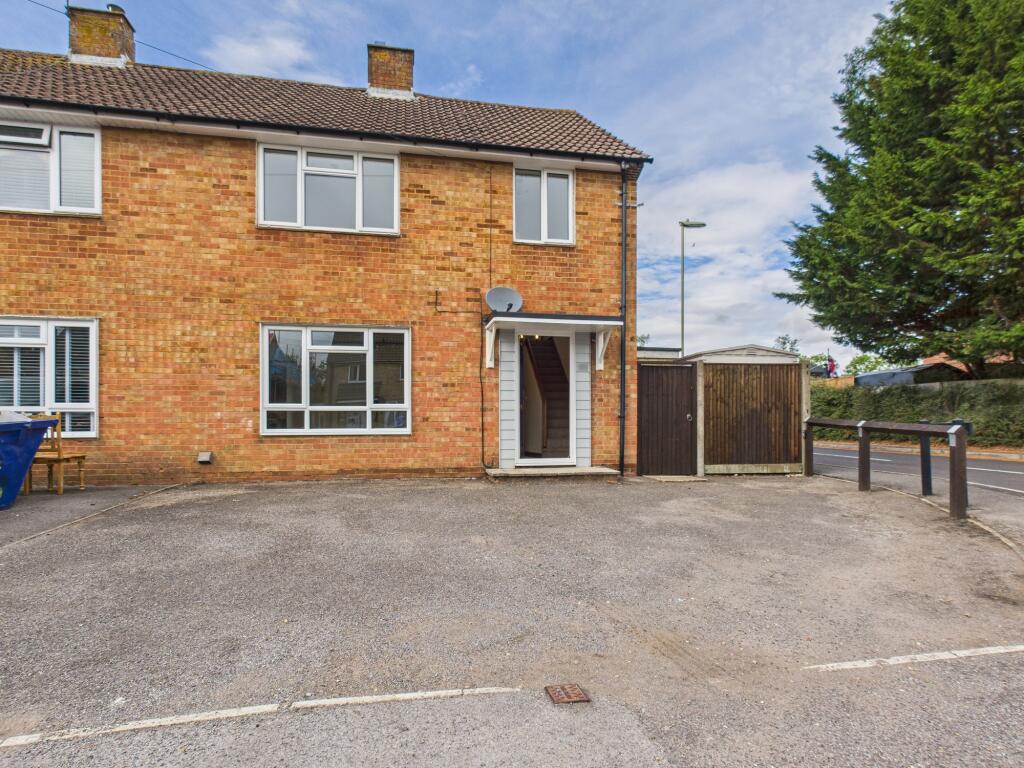Main image of property: Huntsmoor Road, Tadley, RG26
