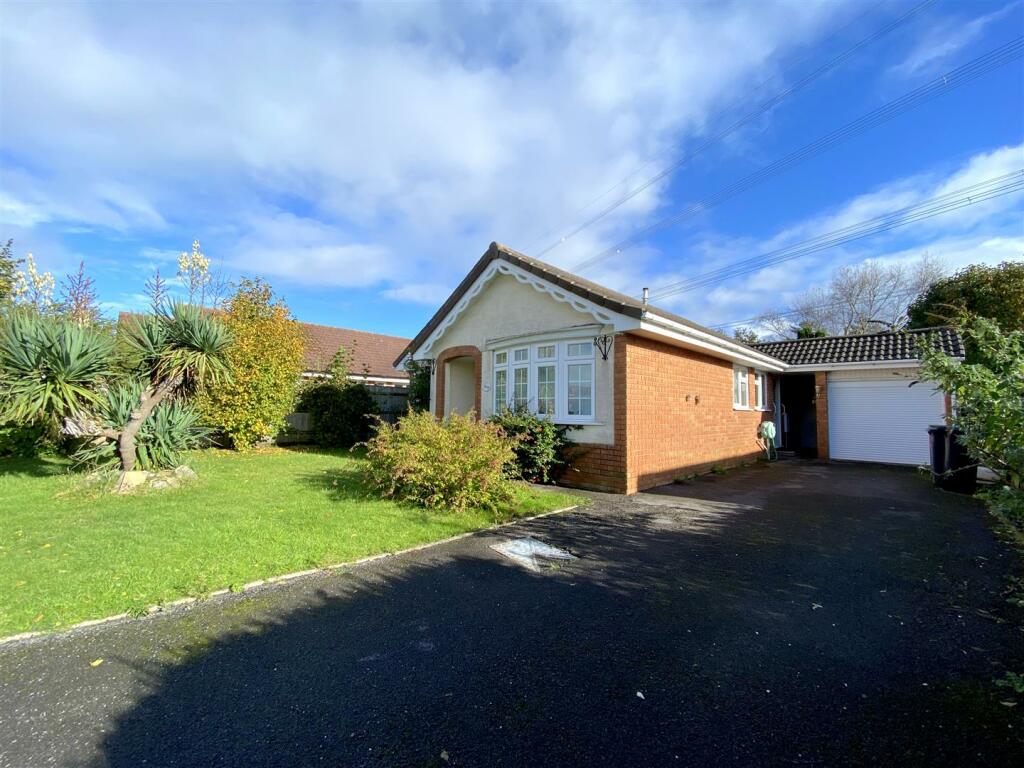 3 bedroom detached bungalow for sale in Acacia Avenue, Verwood, BH31