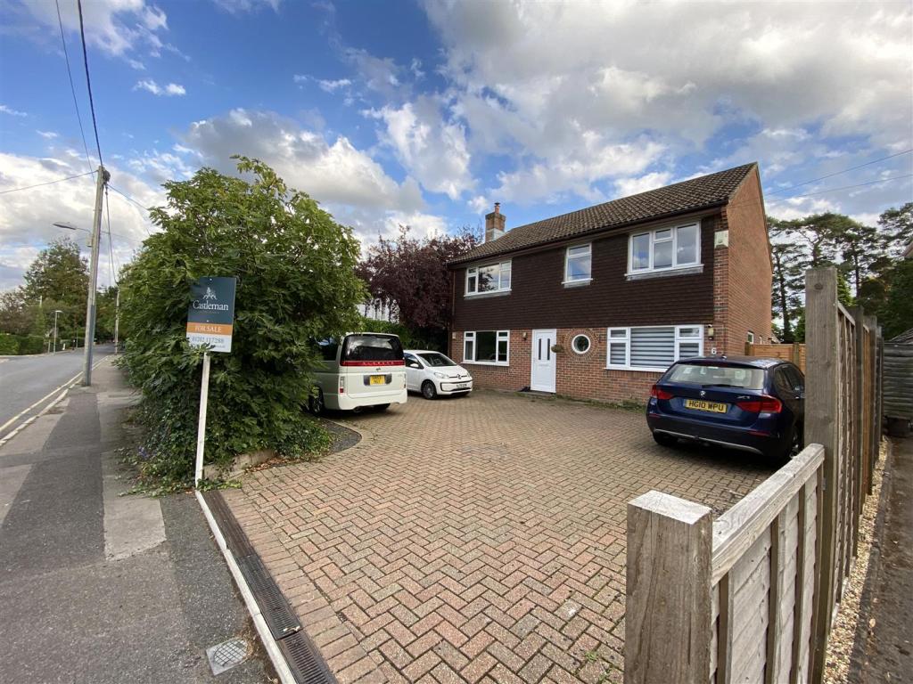 5 bedroom detached house for sale in Glenwood Road, West Moors, BH22