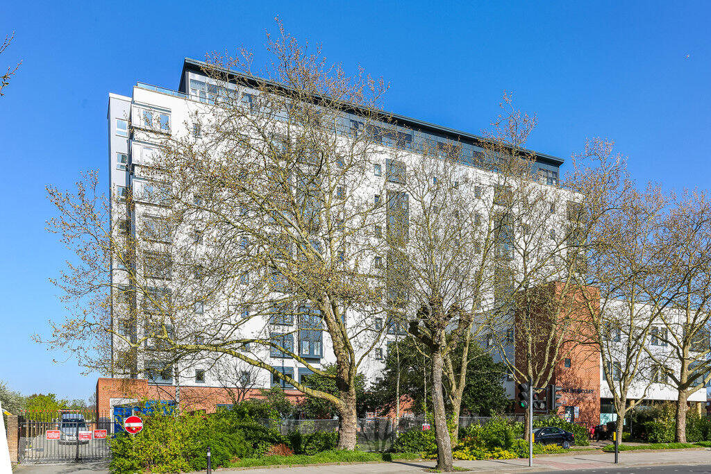 Main image of property: 1258 London Road, London, SW16 