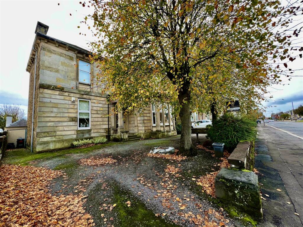 4 bedroom flat for sale in Dundonald Road, Kilmarnock, KA1