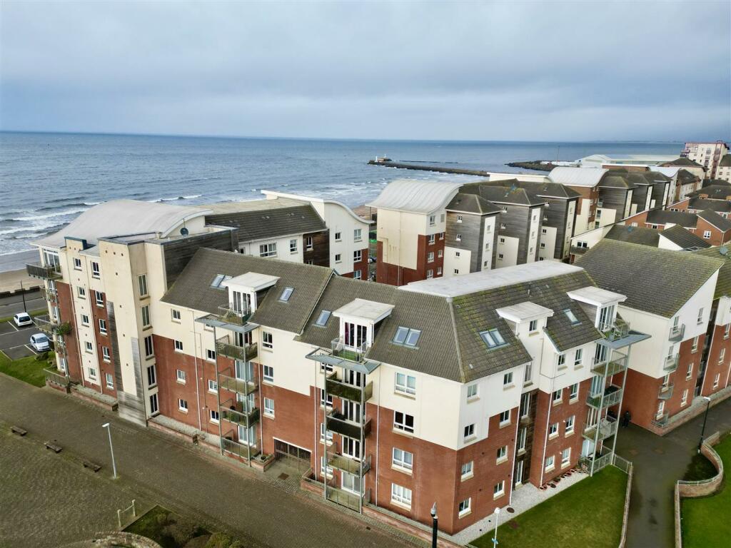 2 bedroom penthouse for sale in Penthouse Apartment, Glenford Place, KA7