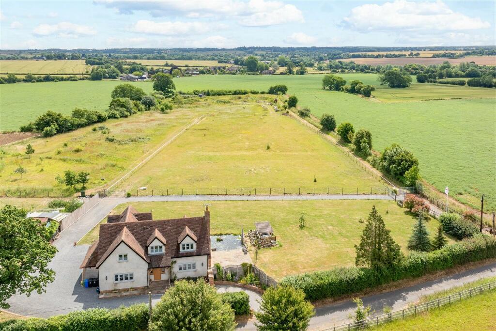 4 bedroom detached house for sale in Norwood End, Fyfield, Ongar, CM5
