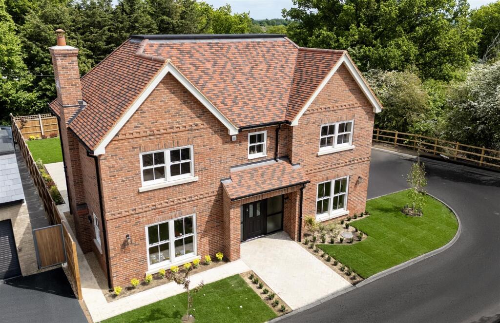 Main image of property: 2 Cherry Grove, Oakbourne, Andrews Lane, Goffs Oak