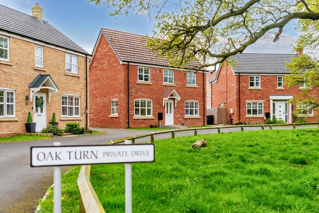 3 bedroom detached house for sale in Oak Turn, Whittington, Worcester, Worcestershire, WR5