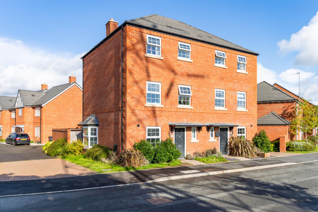 4 bedroom semidetached house for sale in Perrins Way, Bevere