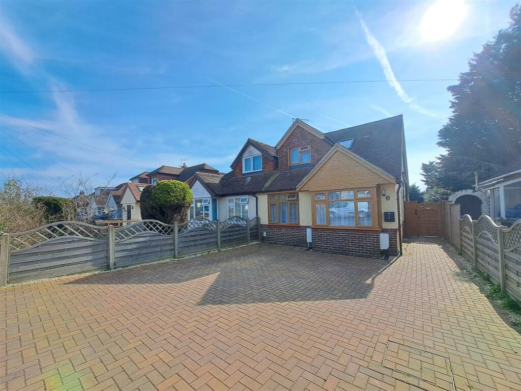 4 bedroom semidetached bungalow for sale in The Crossway, Portchester