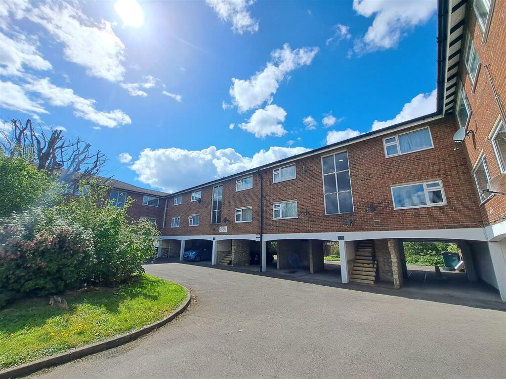 1 bedroom flat for sale in Chidham Close, Havant, PO9