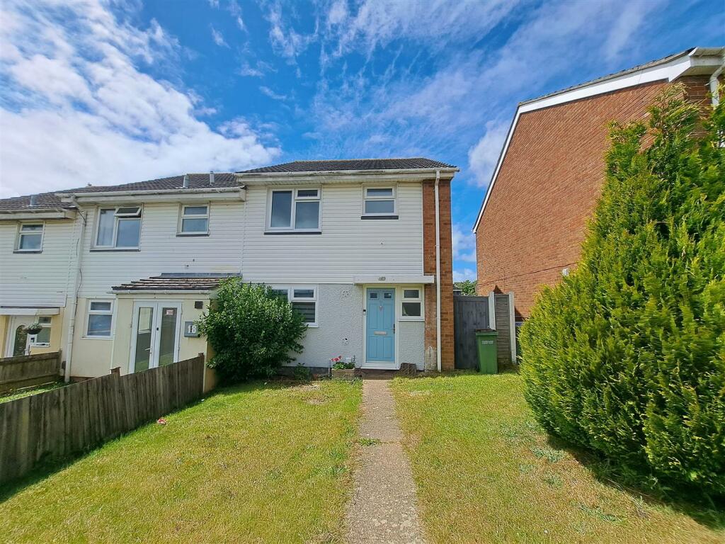 3 bedroom end of terrace house for sale in Canons Barn Close